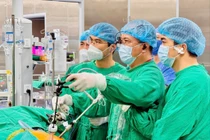 Mẹ hiến thận cứu con trai 22 tuổi suy thận giai đoạn cuối