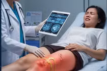 Tiêm đầy mông, đùi, thiếu nữ 26 tuổi áp xe nghiêm trọng