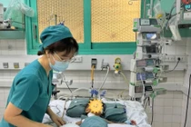 Kỹ thuật ECMO cứu sống ngoạn mục bé 8kg mắc viêm phổi Adenovirus