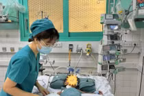 Kỹ thuật ECMO cứu sống ngoạn mục bé 8kg mắc viêm phổi Adenovirus