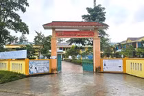 Cách chức Hiệu trưởng, Phó Hiệu trưởng vụ 41 học sinh ngộ độc