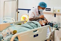 2 người nguy kịch vì đốt than củi sưởi ấm trong phòng kín