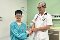 Hồi sinh giọng nói cho cậu bé 16 tuổi bị hẹp khí quản