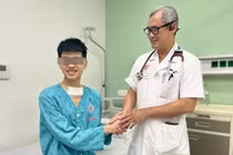 Hồi sinh giọng nói cho cậu bé 16 tuổi bị hẹp khí quản