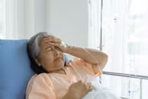 Bức thư trong hộp quà sau ly hôn của con dâu khiến mẹ chồng khóc nghẹn