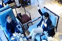 Kẻ hành hung nhân viên quán cà phê bị bắt, “tổng tài” có liên đới?