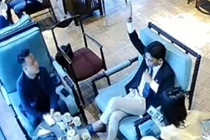 Kẻ hành hung nhân viên quán cà phê bị bắt, “tổng tài” có liên đới?