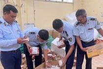 Kiểm tra đột xuất một hộ kinh doanh mỹ phẩm ở Kiên Giang