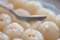 Cách làm món vải elsa nhân sữa chua hấp dẫn