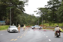 Lâm Đồng khẩn cấp ứng phó sạt trượt đèo Prenn, phân luồng giao thông