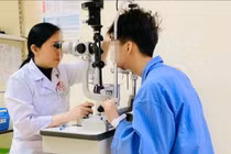 Trẻ 14 tuổi tổn thương mắt nghiêm trọng từ súng đồ chơi trẻ em