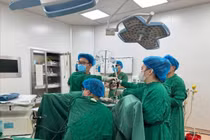 Nữ bệnh nhân 46 tuổi thiếu máu nặng, phải cắt tử cung vì chủ quan rong kinh