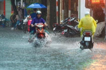 Bão số 1 đang giật cấp 13, nhiều nơi mưa rất to