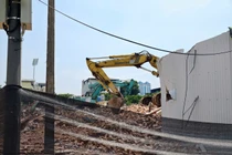 Dỡ bỏ tòa nhà xây từ đầu thế kỷ 20 để mở rộng đường Hùng Vương