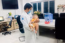 Hồi sinh bệnh nhi 7 tháng tuổi với khối u não khổng lồ