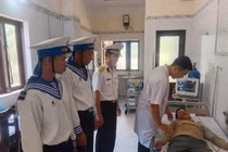Kịp thời cấp cứu ngư dân bị đột quỵ khi khai thác hải sản trên biển 