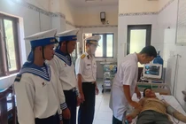 Kịp thời cấp cứu ngư dân bị đột quỵ khi khai thác hải sản trên biển 