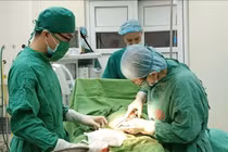 Phát hiện sớm, xử trí nhanh, cứu sống hai mẹ con sản phụ bị rau bong non