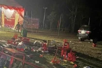 Tài xế lùi xe trong nhà văn hoá khiến bé 6 tuổi tử vong