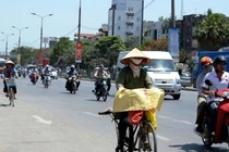 Thời tiết hôm nay 12/8: Miền Bắc nắng nóng, chiều tối có mưa vài nơi