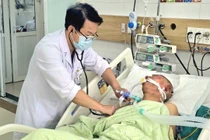 Chữa bệnh theo mạng xã hội, người đàn ông ngộ độc khí CO nặng