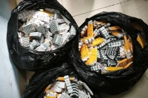 Đồng Tháp phát hiện xe khách vận chuyển thuốc tân dược không rõ nguồn gốc 