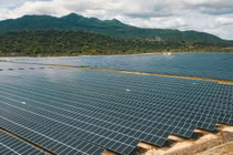 Từ “sống lưng khủng long” đến những cánh đồng pin mặt trời