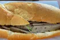 Sau ăn bánh mì, 15 người ở Quảng Ngãi nhập viện cấp cứu