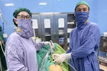 Bảo tồn buồng trứng cho bệnh nhân 37 tuổi có khối u khổng lồ