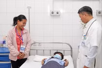 Bé gái ở Huế bị rắn cạp nia cắn nguy kịch