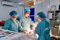 Phẫu thuật lấy khối u xơ tử cung 'khủng' cho bệnh nhân ở Quảng Trị