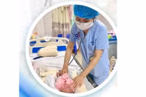 Nghị lực sống phi thường của 'chiến binh nhí' nặng 500 gram