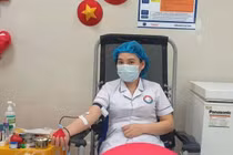 Nữ điều dưỡng hiến máu cứu bệnh nhân đa chấn thương nguy kịch 