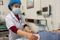 Nút mạch u xơ tử cung to như thai 3 tháng cho nữ hộ sinh