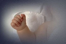 Bé 3 tháng tuổi bị xâm hại, tổn thương âm đạo nghiêm trọng