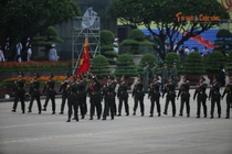 Những bước chân của đoàn diễu binh trên Quảng trường Ba Đình