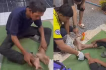 Chồng đi bộ 20 km để gặp vợ lần cuối