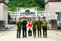 Bắt nữ quái lợi dụng việc mang thai vượt biên trốn truy nã