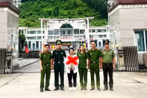 Bắt nữ quái lợi dụng việc mang thai vượt biên trốn truy nã