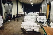 Niêm phong 4 kho hàng, khoảng 130 tấn thịt đông lạnh của Đồ hộp Hạ Long