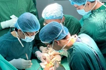 Giữ tay cho bệnh nhân ung thư hiếm gặp, 9 năm chẩn đoán nhầm