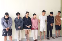 Bắt giữ 7 người 'bay lắc' bằng ma túy trong phòng trọ trang trí như quán bar