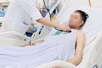 Tắm biển bị sinh vật đốt không đau nhưng sau 15 giờ chân hoại tử nguy kịch