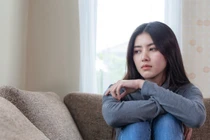 Chồng chăm sóc người yêu cũ, vợ chết lặng khi biết sự thật 