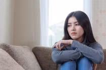 Chồng chăm sóc người yêu cũ, vợ chết lặng khi biết sự thật 