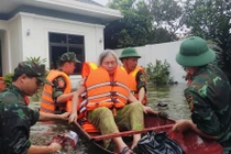Quân đội, Công an Bắc Ninh đắp đê vượt lũ, di dời dân đến nơi an toàn
