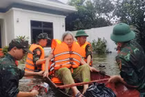 Quân đội, Công an Bắc Ninh đắp đê vượt lũ, di dời dân đến nơi an toàn
