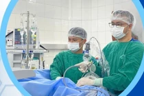 Đau âm ỉ vùng thắt lưng, cụ ông 60 tuổi phát hiện dị tật thận đôi cực hiếm