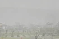 Quảng Ninh xuất hiện mưa đá, sấm sét, hỏng nhiều ô tô 