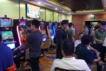 Vụ đánh bạc 107 triệu USD, yêu cầu 4 bị can bỏ trốn đầu thú